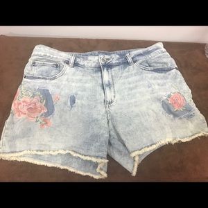 Acid washed denim embroidered frayed hem shorts